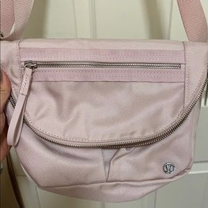 Lululemon blush pink festival bag